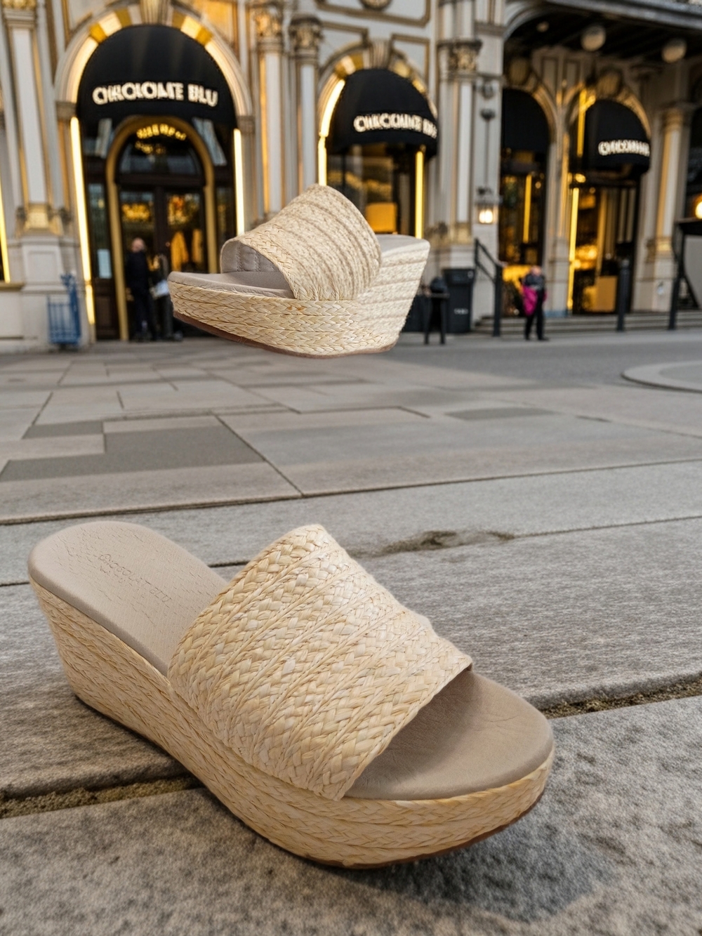 Chocolat Blu Yunis Natural Raffia Wedge Slide Size 8
